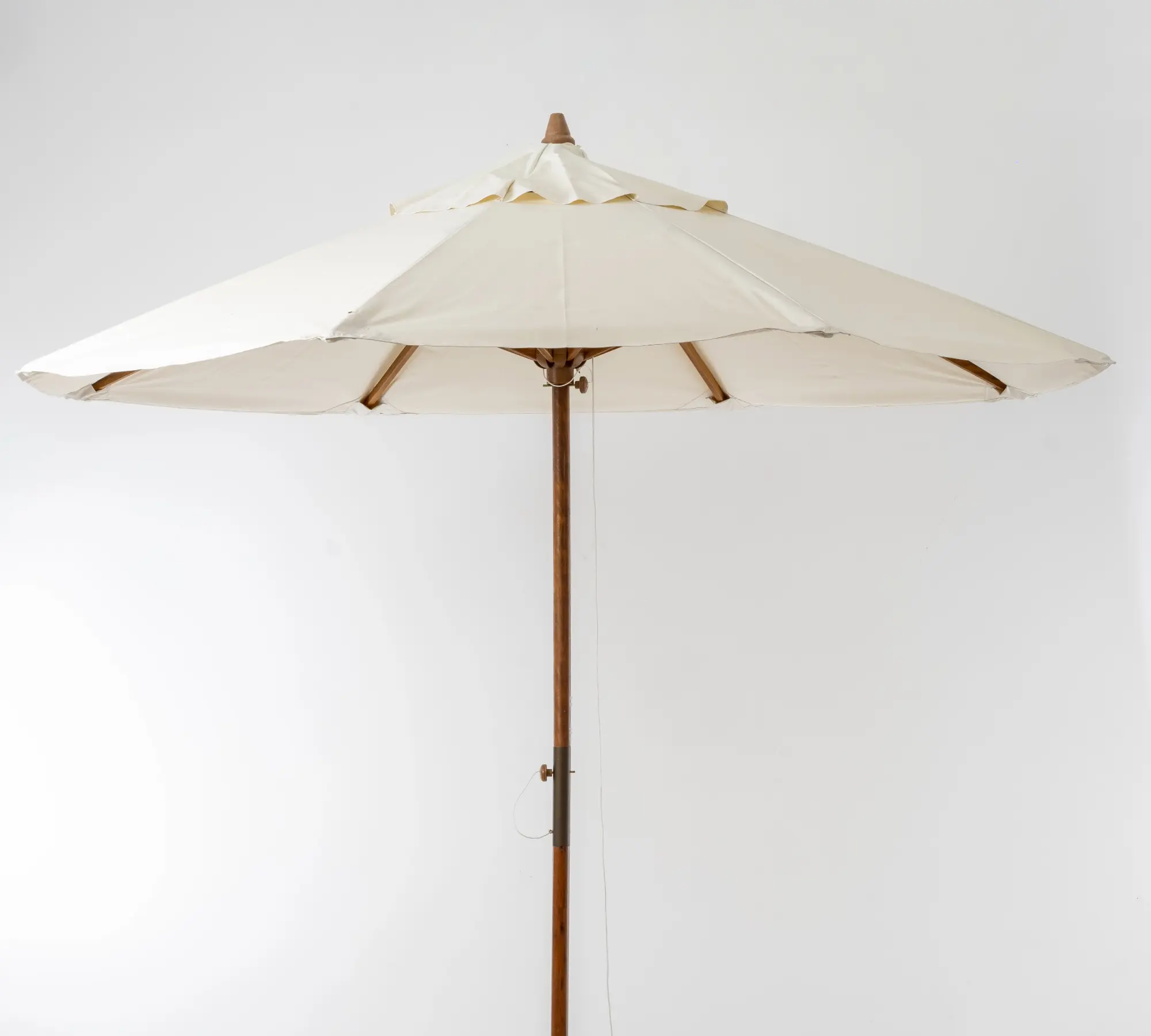 Ombrelone central de madeira